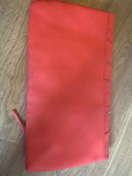 Photo of free Coral clutch (Robin Hood WF3) #2