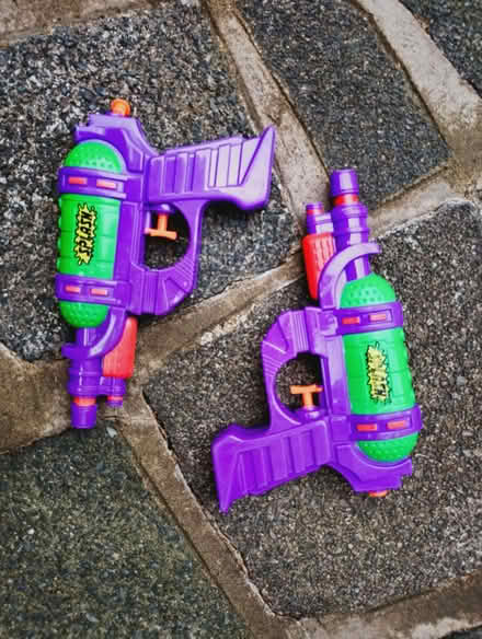 Photo of free Water pistol (Top Amersham HP6) #1