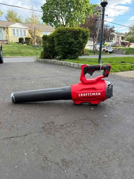 Photo of free Craftsman leaf blower (Raritan Borough) #1