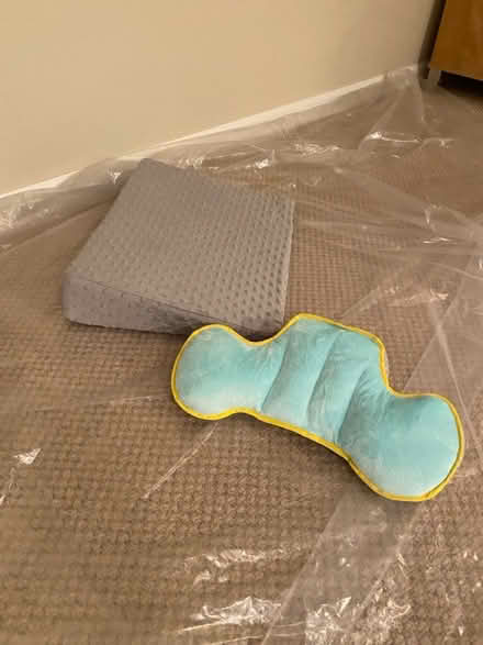 Photo of free Like-new bed pillows (Near Michael’s on Homestead) #1