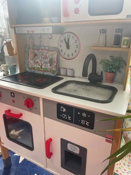 Photo of free Play kitchen - NOT ON OFFER JUST FOR RESALE (Winton BH9) #1