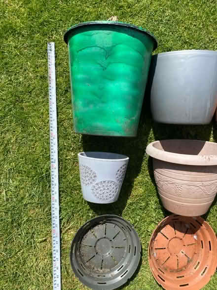 Photo of free Bundle of medium sized plant pots (Bridlington) #2