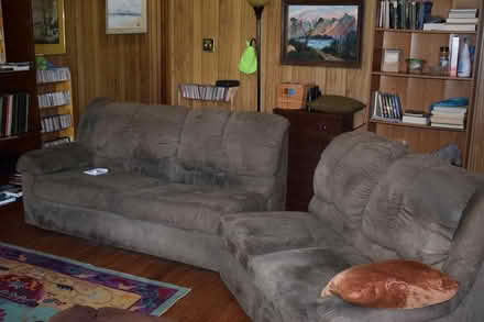 Photo of free 3 peice sectional sofa (East side Luray Sle) #1