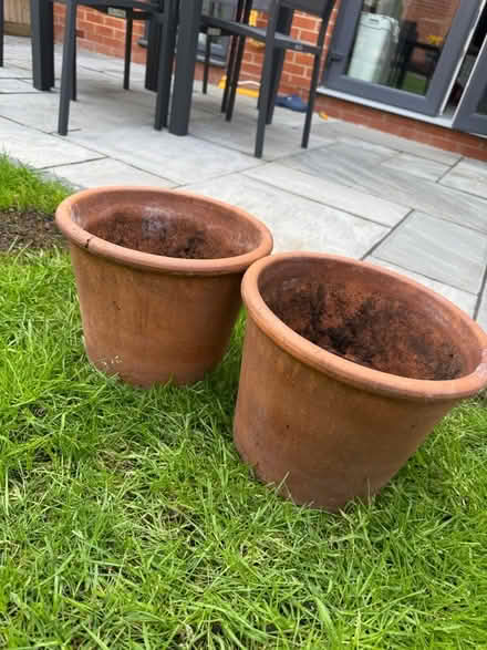 Photo of free 2 terracotta planters (Reading West RG1) #2