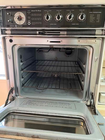 Photo of free GE double oven (Americana) (Saratoga Village) #2