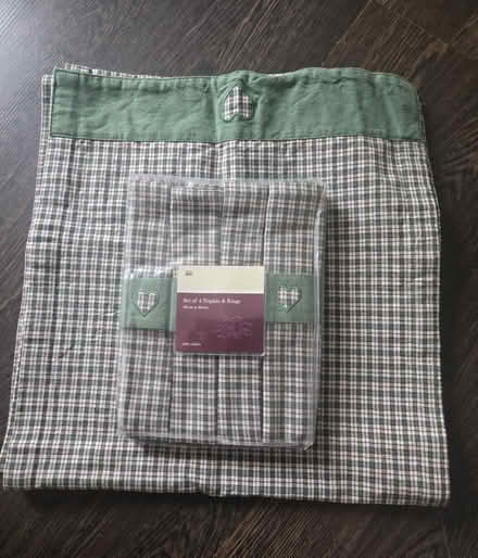 Photo of free Napkins & Table Runner (Aldershot GU12) #1