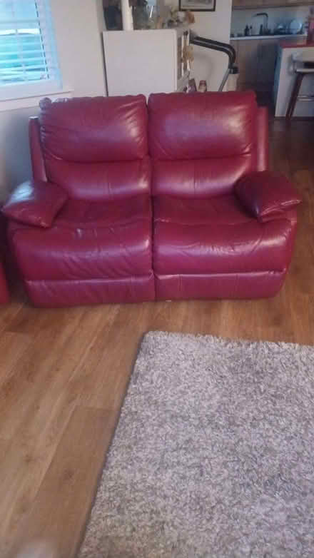 Photo of free Sofas (Kirkcaldy KY2) #2