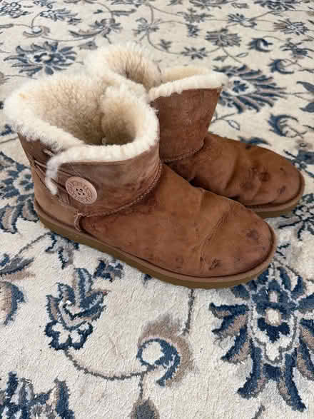 Photo of free UGG boots size 10, barely worn (Novi) #1