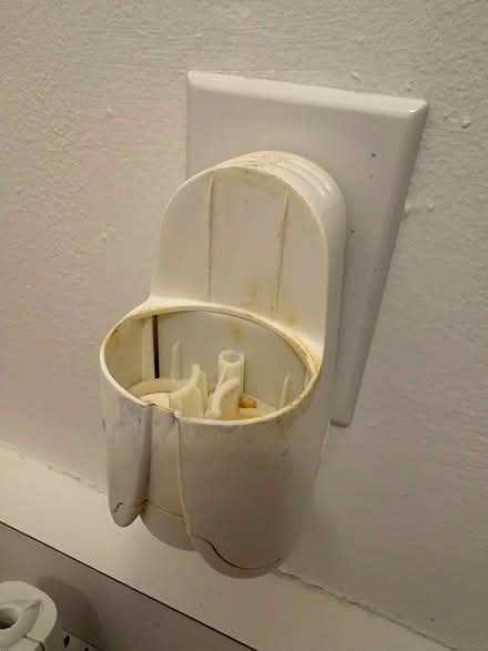 Photo of free Dual plugin air freshener (L5L 5P5) #2