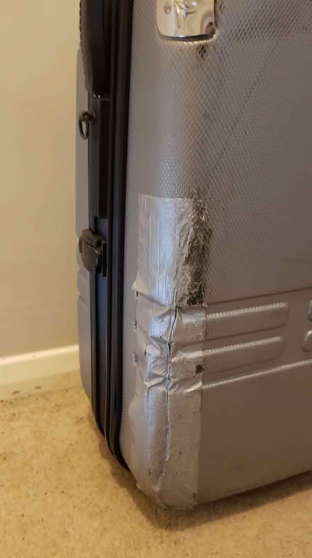 Photo of free Old-fashioned Hard Suitcase (CT2) #3