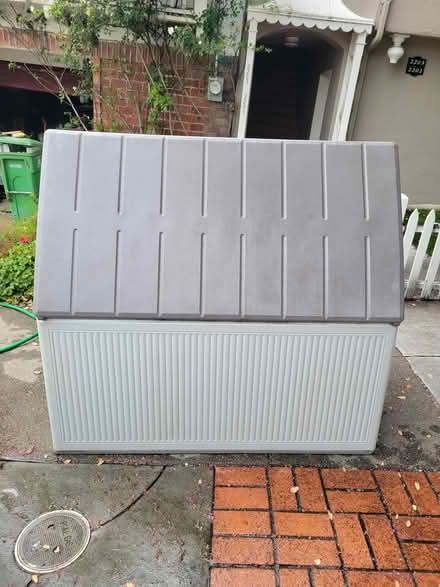 Photo of free Lg garage or outdoor storage chest (Sunset District San Francisco) #4