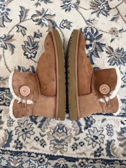 Photo of free UGG boots size 10, barely worn (Novi) #3