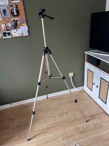 Photo of free Hama Star 42 Camera Tripod (Bromsgrove B61) #3