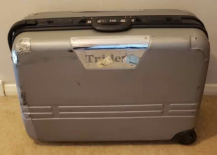 Photo of free Old-fashioned Hard Suitcase (CT2) #2