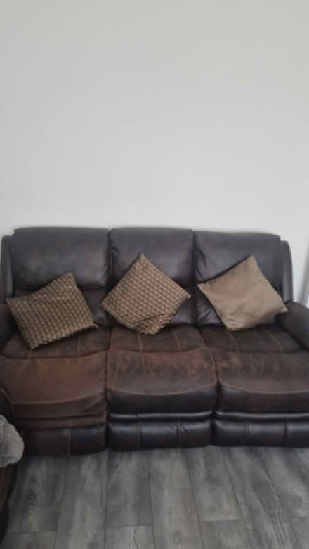 Photo of free Brown sofa set (SL46NA) #2