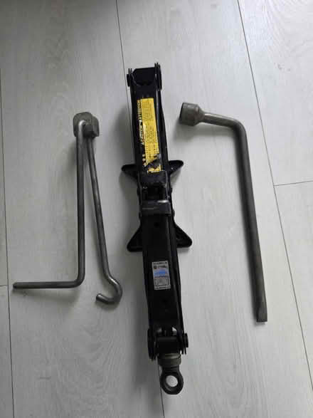 Photo of free Jack and Wheel Spanner (Rutherglen G73) #1