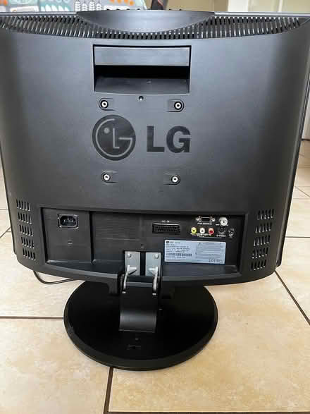 Photo of free LG Monitor/TV + Accessories (WS4) #2