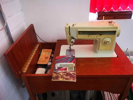 Photo of free Vintage Singer Sewing Machine table (Coventry by Burton Green CV4) #1
