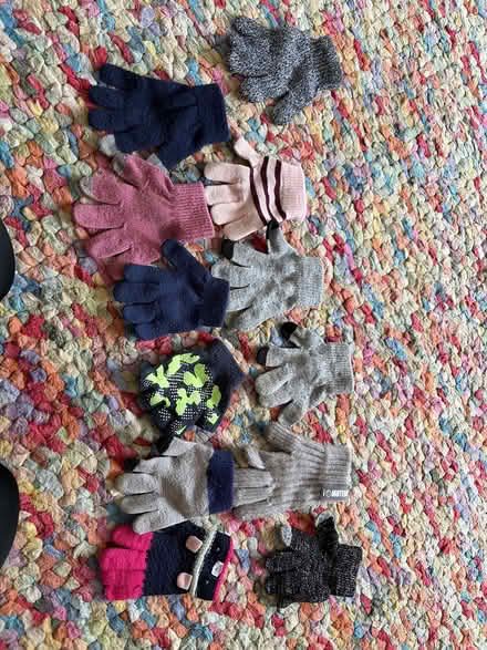 Photo of free Odd gloves - kids age 5-8? (SG4 hitchin) #1