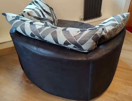 Photo of free Large Round Swivel Chair (Cuddler) (Sandbach CW11) #3