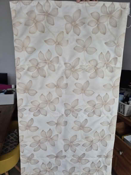 Photo of free Roman blind (Barnes) #1