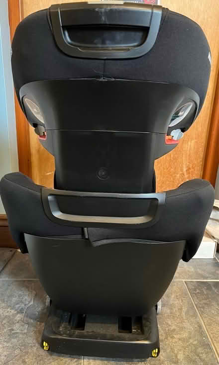 Photo of free Maxi-Cosi Kid’s car seats (Corbets Tey RM14) #4