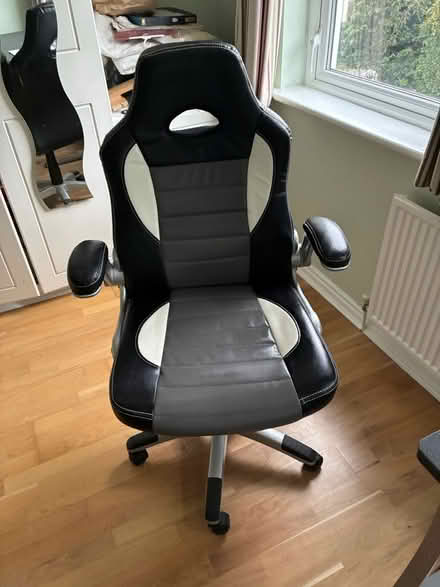 Photo of free Desk and chair (Killiney) #4