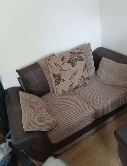 Photo of free 5 seat sofa, originally from wayfair (Dagenham RM9) #4
