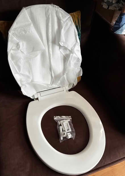 Photo of free Soft Close White Toilet Seat (BS10) #1