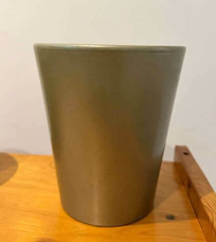 Photo of free 3 gold indoor plant pots (Amersham HP6) #3
