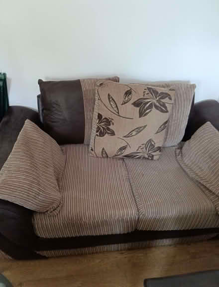 Photo of free 5 seat sofa, originally from wayfair (Dagenham RM9) #3