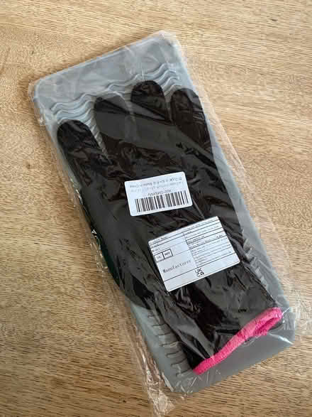 Photo of free Heat Protector Gloves and Mat/Case for heated hair appliance (Weston) #1