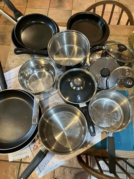 Photo of free Random pots and pans and lids (Goffs Oak EN7) #1