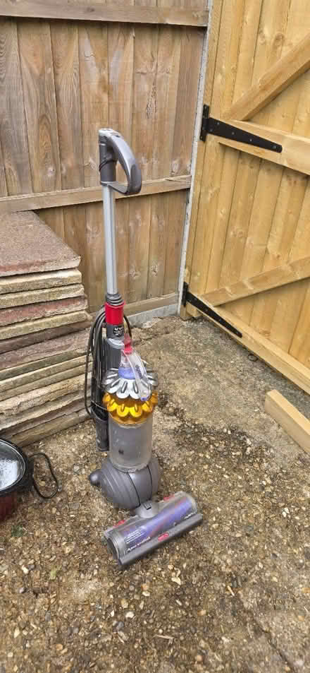 Photo of free Dyson vacuum LUTON (Luton LU2) #1