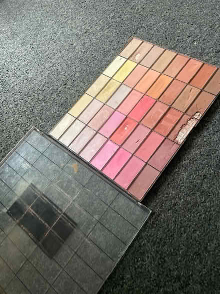 Photo of free Revolution face palette (Poplar E14) #2