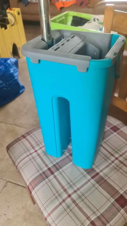 Photo of free Mop/Swiffer Squeegee thing (Stonehouse GL10) #2