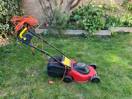 Photo of free Small lawnmower (Shoreham Beach. BN43) #4