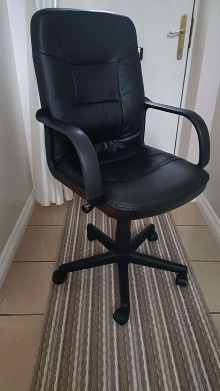 Photo of free Black Swivel Office Chair (Highbury Vale NG6) #1