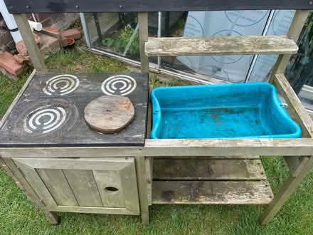 Photo of free Mud kitchen (Oakley HP18) #1