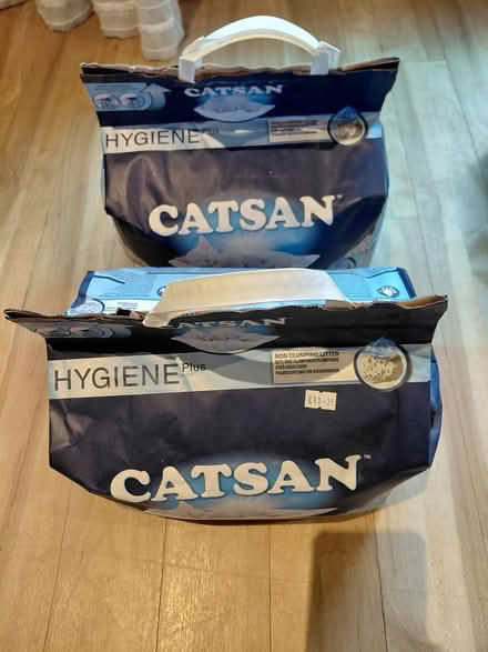 Photo of free Large cat litter tray + litter (HX7) #2
