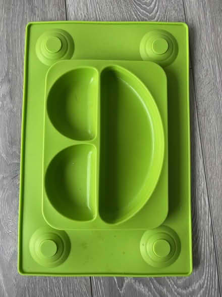 Photo of free 2 plates that stick to the table (Cambridge CB1) #1