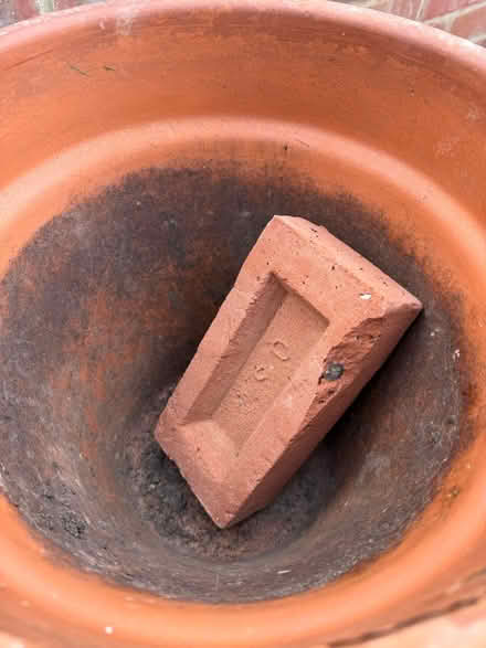 Photo of free Big ceramic pot and drainage brick (TN39 Bexhill) #2