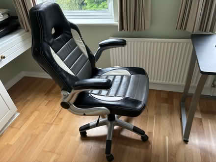 Photo of free Desk and chair (Killiney) #3