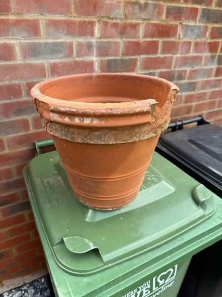Photo of free Big ceramic pot and drainage brick (TN39 Bexhill) #1