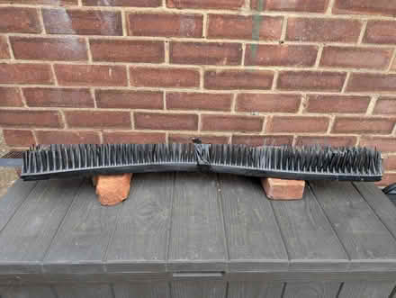 Photo of free Anti-birds spikes (GU12) #1