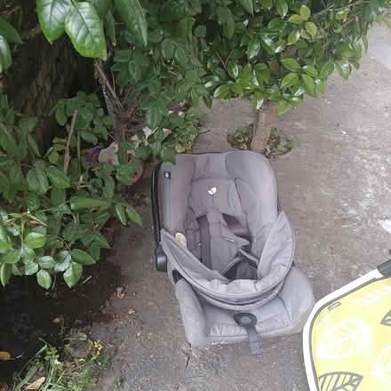 Photo of free pram and car seat (N15 3NB) #2