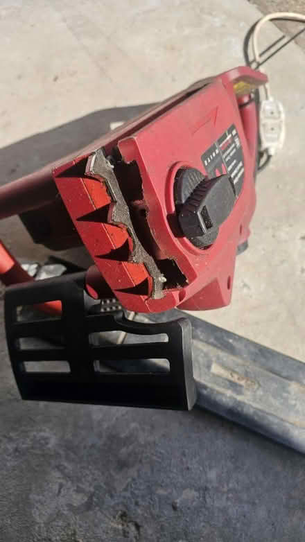 Photo of free Electric chainsaw (Ne3) #2