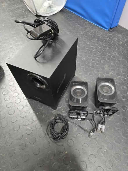 Photo of free Creative 2.1 black speakers (EN5) #1