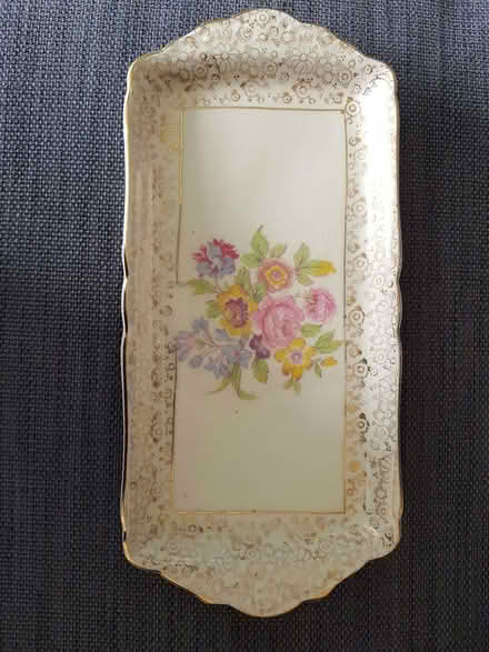 Photo of free Decorative 'sandwich' plate (Kendal LA9) #1
