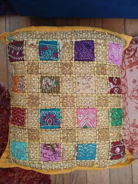 Photo of free 3 cushions (Gale OL15) #2
